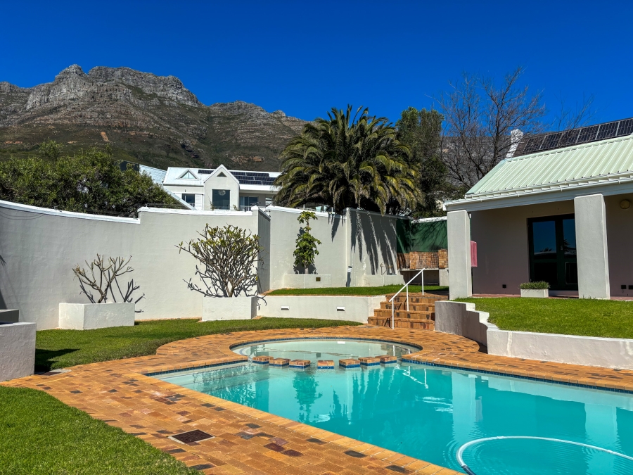 1 Bedroom Property for Sale in Vredehoek Western Cape
